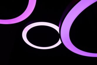 briloner leuchten - Contemporary abstract image of glowing purple LED rings on a black background fo